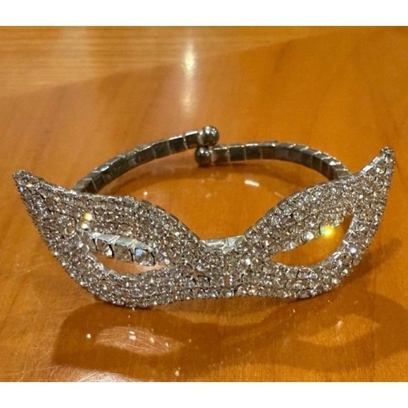 Rhinestone Masquerade Mask Bracelet‎ Bangle Silver Tone Costume Jewelry - Picture 1 of 3